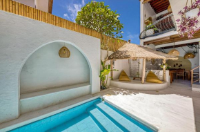 Serene 9-Bedroom-Villa Cabala with Private Pool, Fitness-Corner, Billiard and Rooftop in Berawa -Bali